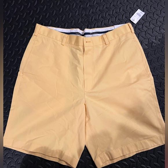 Brooks Brothers Men’s Shorts Yellow NWT 34 Waist light weight advantage chino - Picture 1 of 3
